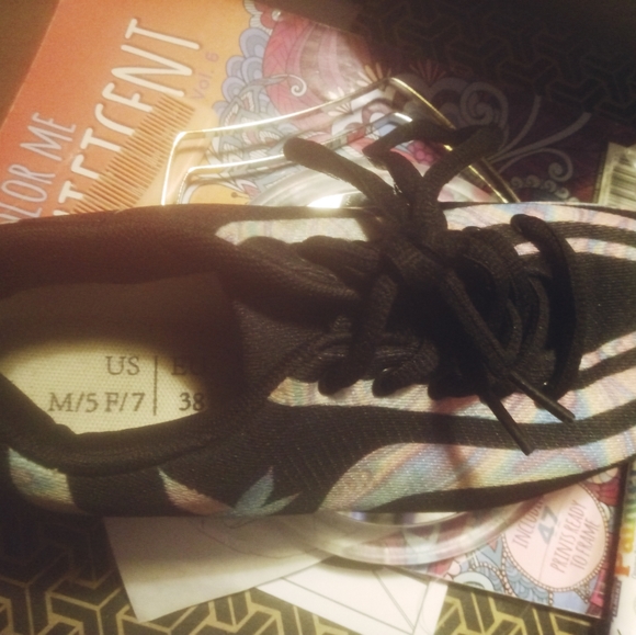 Shoes - Picture 2 of 4